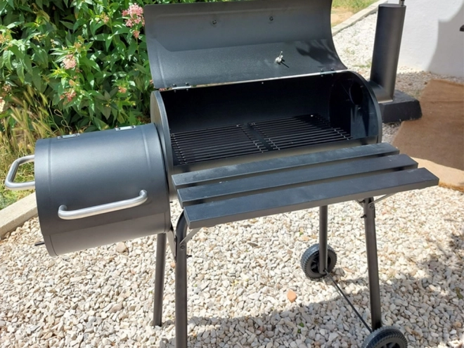 Tuinbarbecue op houtskool met rookoven en wielen