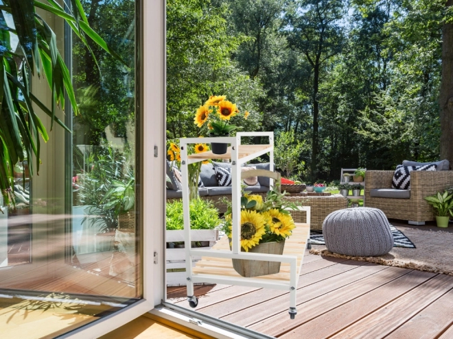 Houten tweelaagse plantenstandaard op wielen