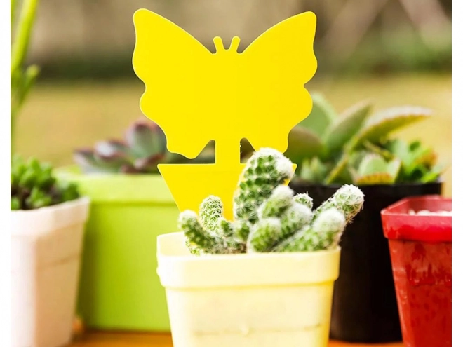 Gele kleefstickers voor plantenpotten