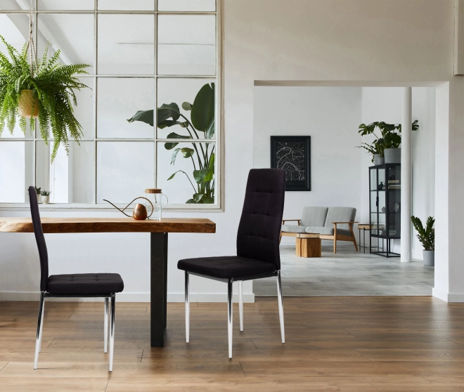 Set van 4 zwarte stoelen voor de woonkamer en eetkamer met verchroomde poten