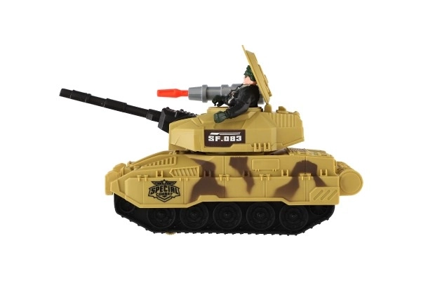 Plastic tank met soldaatje voor vrije beweging