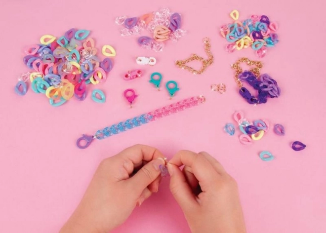 Het maken van armbanden