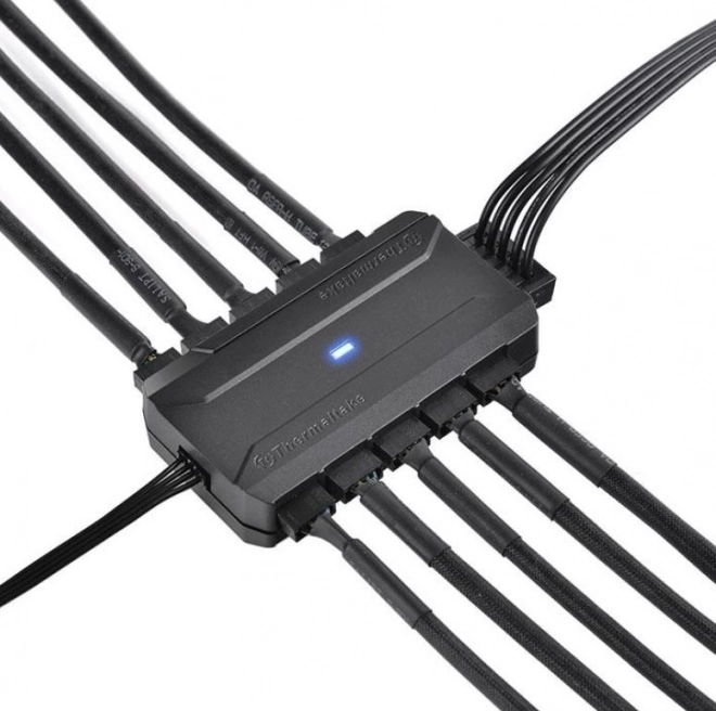Thermaltake Commander FP PWM ventilatorhub met 10 poorten