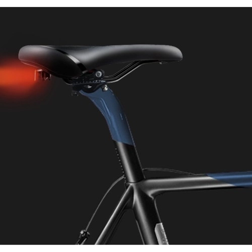 Smal fietszadel met ventilatie en achterlicht