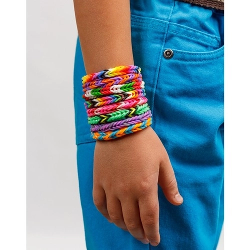 Doe-het-zelf armbanden maken van elastiekjes 18082