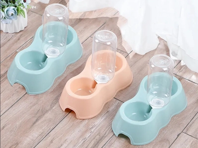 Dubbele kom met waterdispenser voor honden en katten