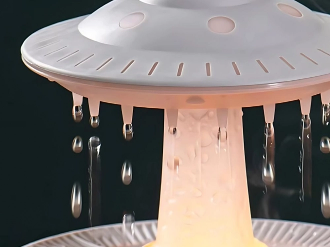 Luchtbevochtiger en aromatische diffuser in de vorm van een UFO
