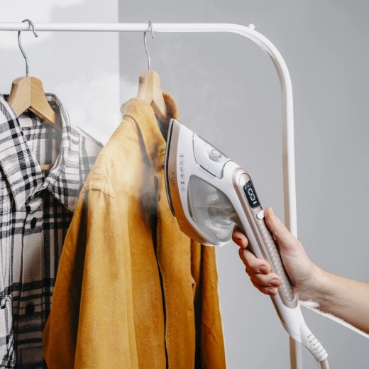 2-in-1: strijken op de plank en verticaal stomen