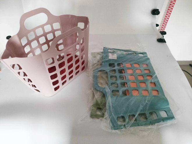 Inklapbare plastic boodschappenmand en wasmand