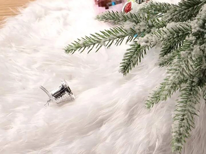 Witte harige onderkleed voor kerstboom