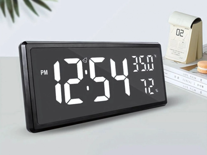 Digitale klok met LED-display en functie voor het meten van temperatuur en vochtigheid