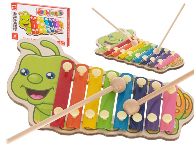 Kleurrijke kinderxylofoon in de vorm van een rups