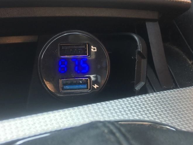 Multifunctionele FM-zender voor de auto met Bluetooth