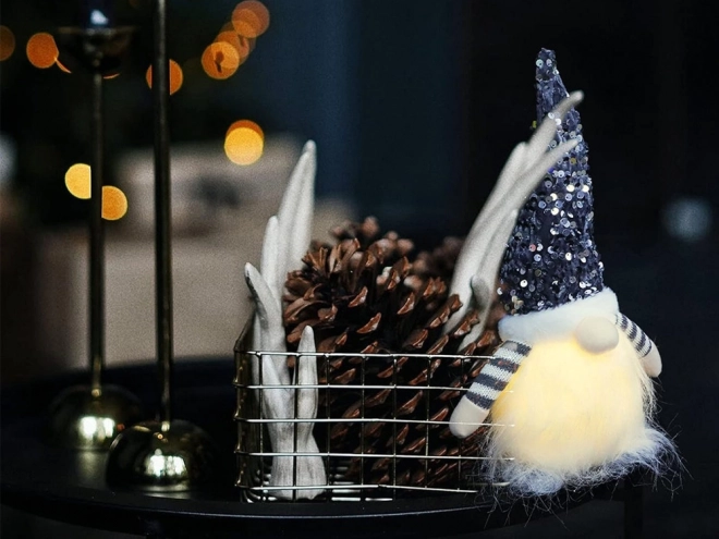 Kerstkabouter verlicht met LED-buik