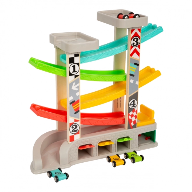 Racebaan met parkeerplaats en garages