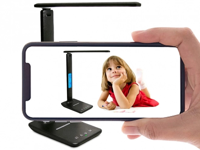 Moderne bureaulamp met USB en Qi-oplader voor school