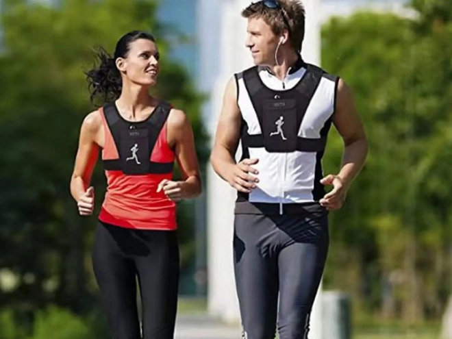 Sportieve hardloopvest met reflecterende elementen en telefoonhouder