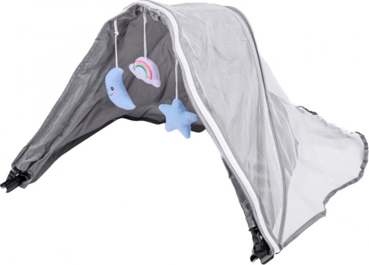 Kap met muskietennet en hangspeeltjes