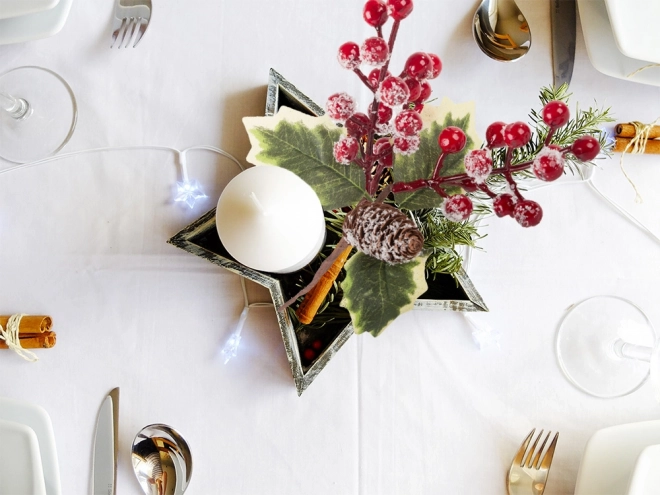 Kersttafelversiering met lijsterbes