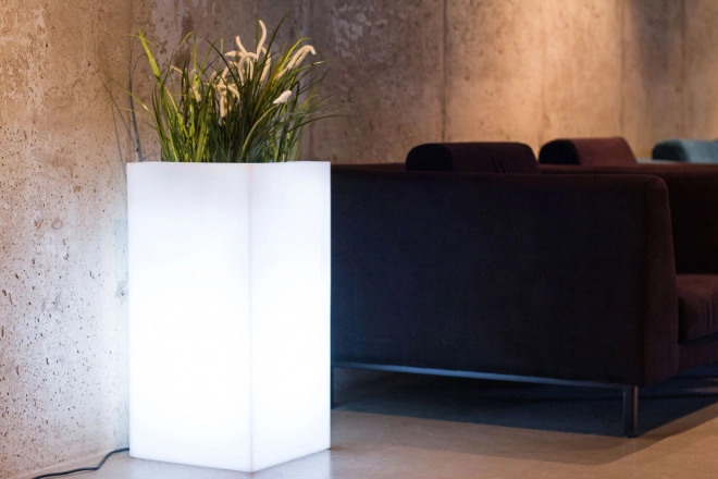 Witte bloempot Tower met verlichting