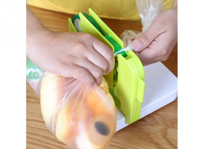Apparaat voor het sluiten van plastic zakken