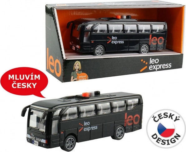 Bus LEO EXPRESS met licht en omroepberichten van chauffeur en crew