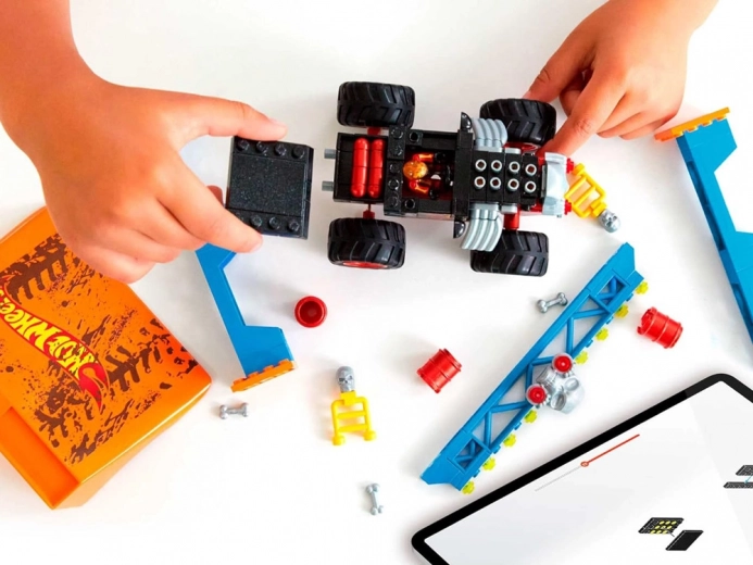 Bouw en rij: 151 onderdelen voor auto en ramp