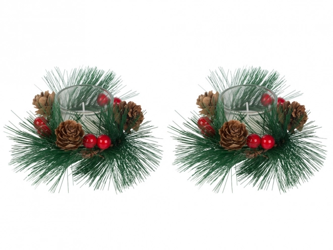 Decoratieve kerstkaarsen in glazen krans