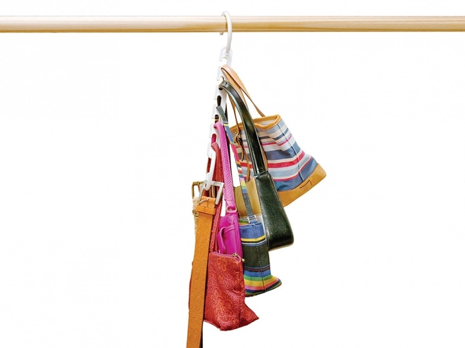 Organizer voor kledinghangers in de kast