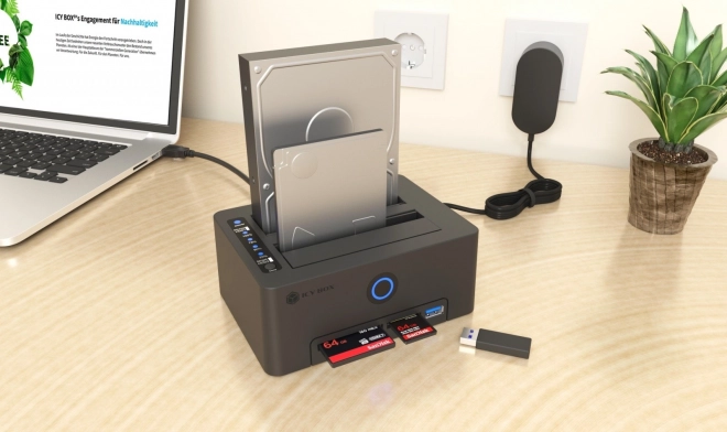 Kaartlezer met dubbele dockingstation voor SSD/HDD