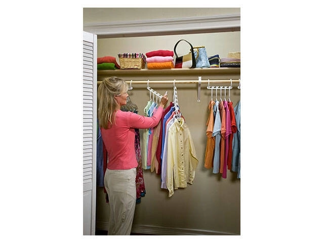 Organizer voor kledinghangers in de kast