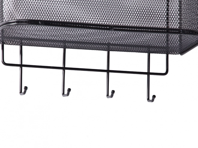 Hangend mandje voor de deur met metalen organizer