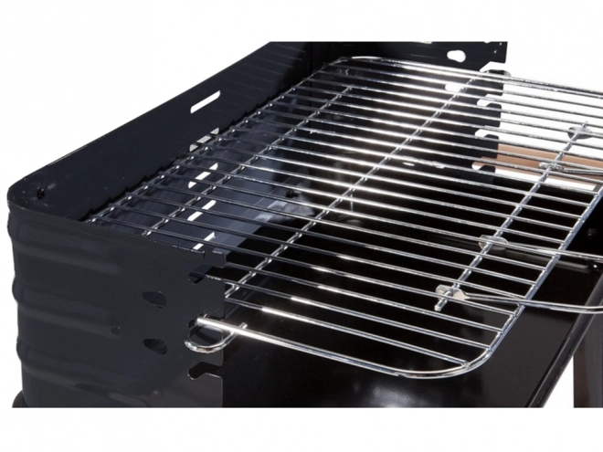 Grote tuinbarbecue op houtskool