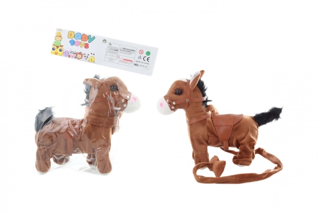 Pluchen paardje dat loopt met geluiden