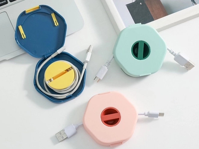 Draaibare kabelorganizer met telefoonstandaard