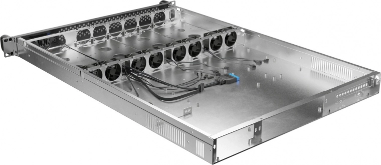 Geavanceerde koeling: 8× 40 mm PWM met lage geluidsproductie