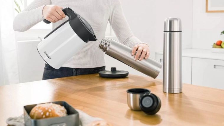 Schoon en nauwkeurig schenken zonder druppelen