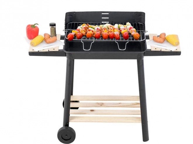 Grote tuinbarbecue op houtskool