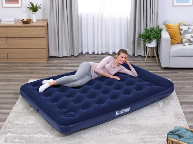 Opblaasbare matras Queen met ingebouwde pomp van Bestway