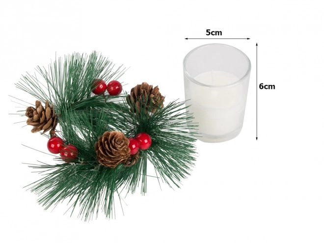 Decoratieve kerstkaarsen in glazen krans