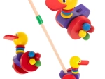 Houten eend op stok voor kinderen