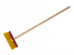 Teddies rode kinderbezem met houten steel