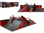 Vinger-skateparkset met ramps, BMX-fiets en skateboard