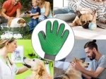 Handschoen voor het uitkammen van de vacht voor honden en katten